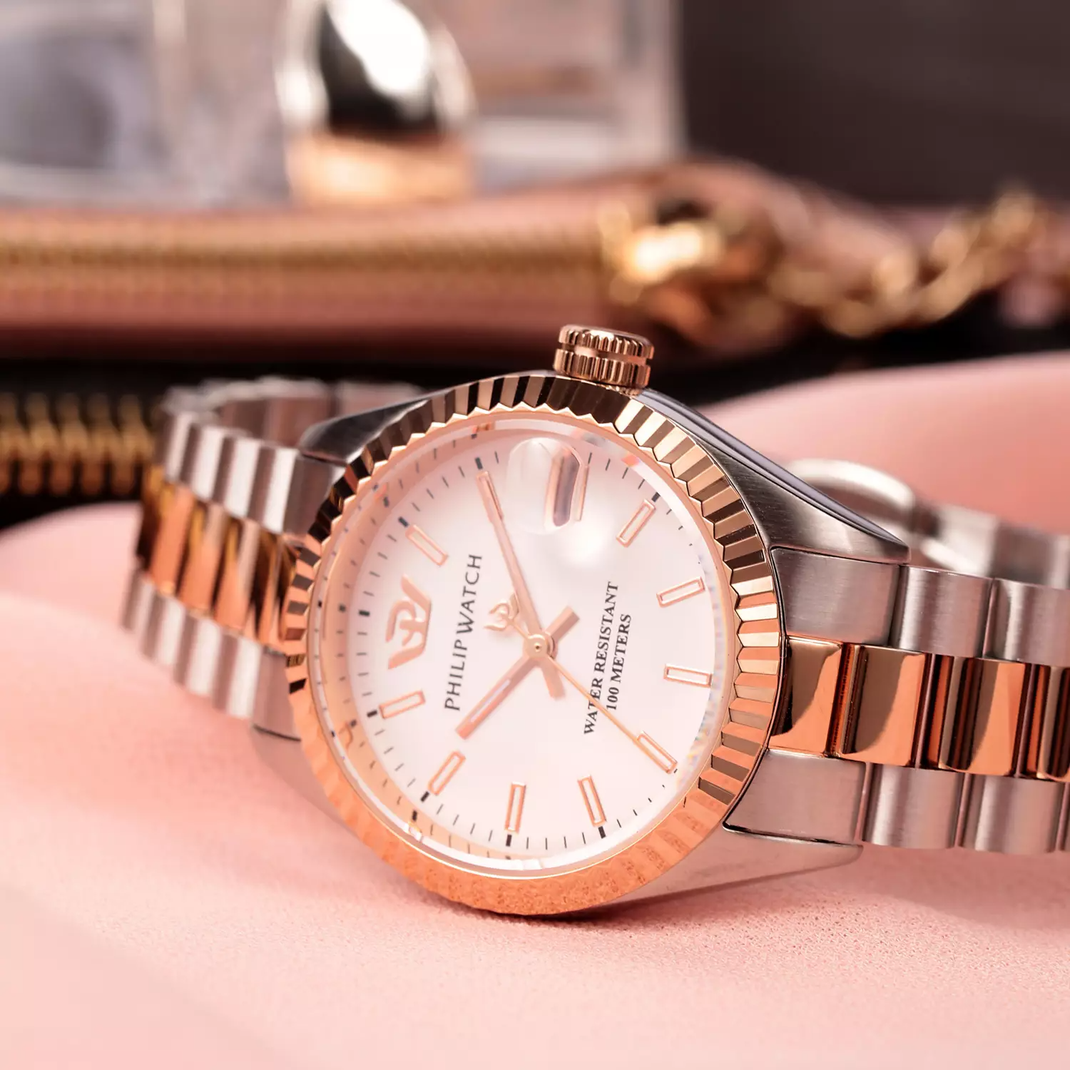 Orologio donna Philip Watch R8253597580 collezione Caribe, cassa 31 mm in acciaio bicolor silver e oro rosa, vetro zaffiro antiriflesso, bracciale in metallo bicolor con chiusura a farfalla, movimento al quarzo Swiss Made.
