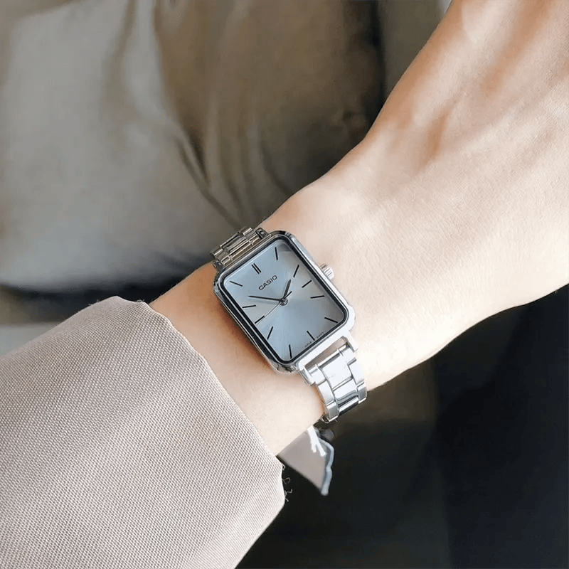 Casio LTP-V009D-2EU – Eleganza rettangolare stile tank