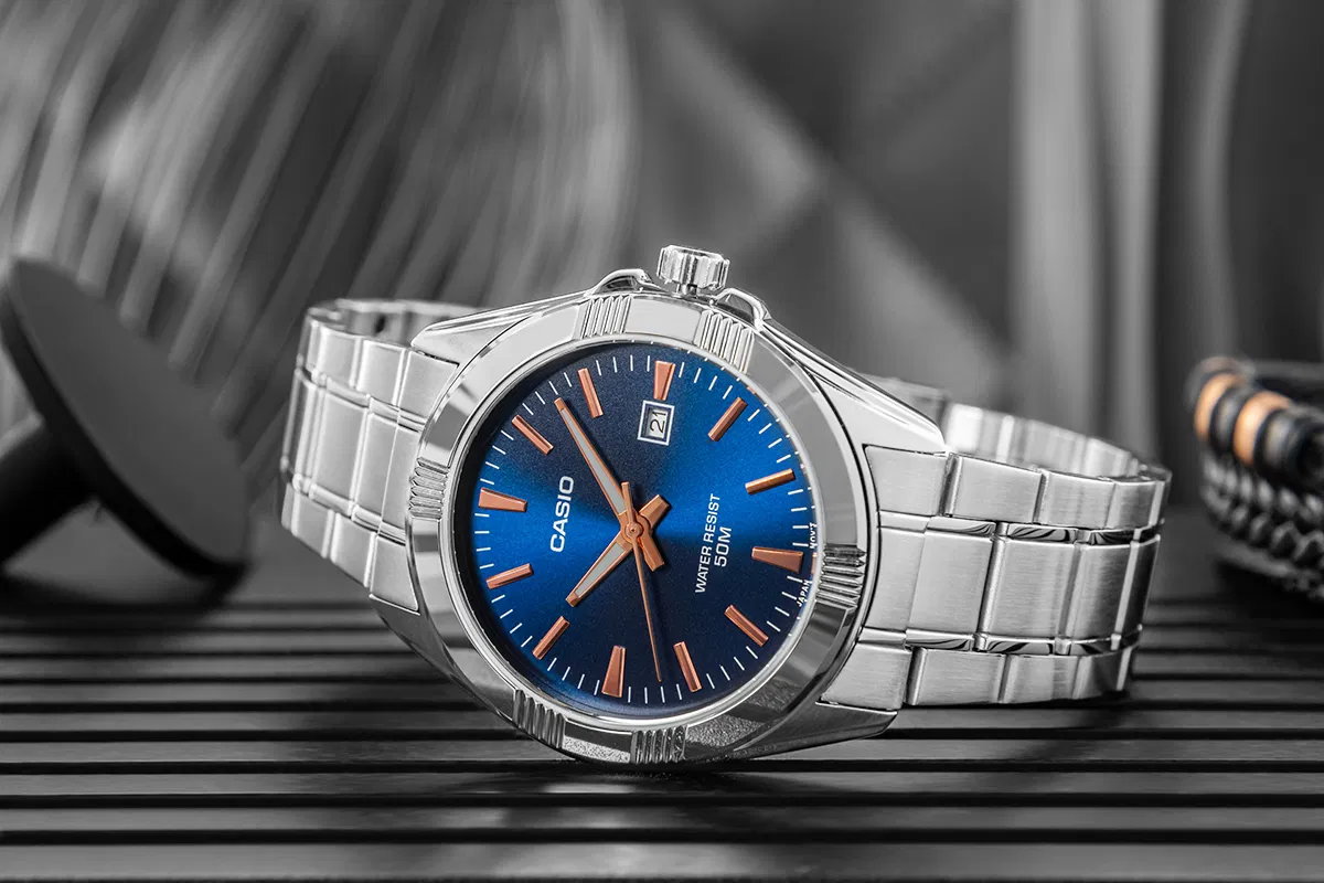 Casio MTP-1308D-2AVDF orologio uomo quarzo acciaio quadrante blu 43,5mm bracciale inox