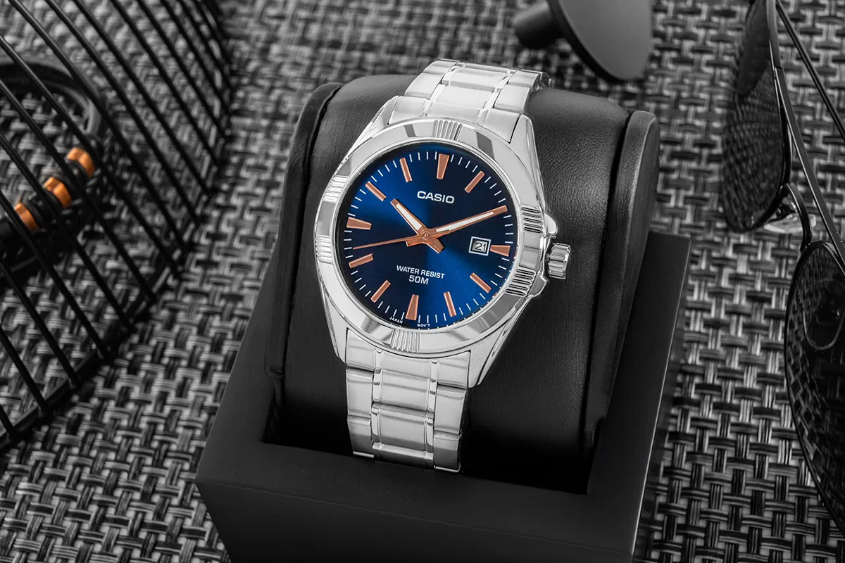 Casio MTP-1308D-2AVDF orologio uomo quarzo acciaio quadrante blu 43,5mm bracciale inox