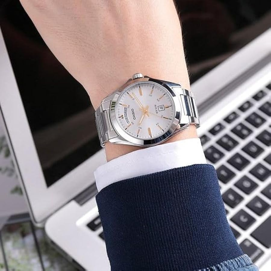 Casio Daydate MTP-1370D-7A2V – Orologio da uomo in acciaio inox con quadrante bianco e dettagli oro, 39mm, movimento al quarzo con Day-Date.