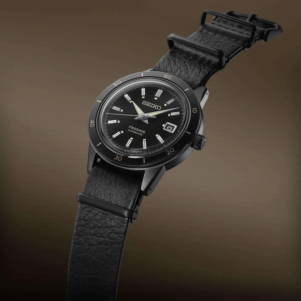 Seiko Presage Style 60's SRPH95J1 automatico 40,8 mm con quadrante nero, cassa PVD nera e cinturino in pelle nera.