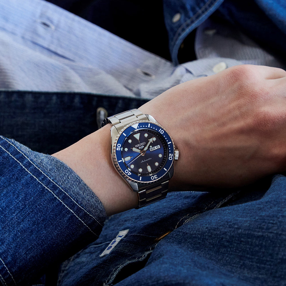 Seiko 5 Sports SRPD51K1 – Automatico, quadrante blu, cassa 42,5mm in acciaio, lunetta blu, movimento 4R36
