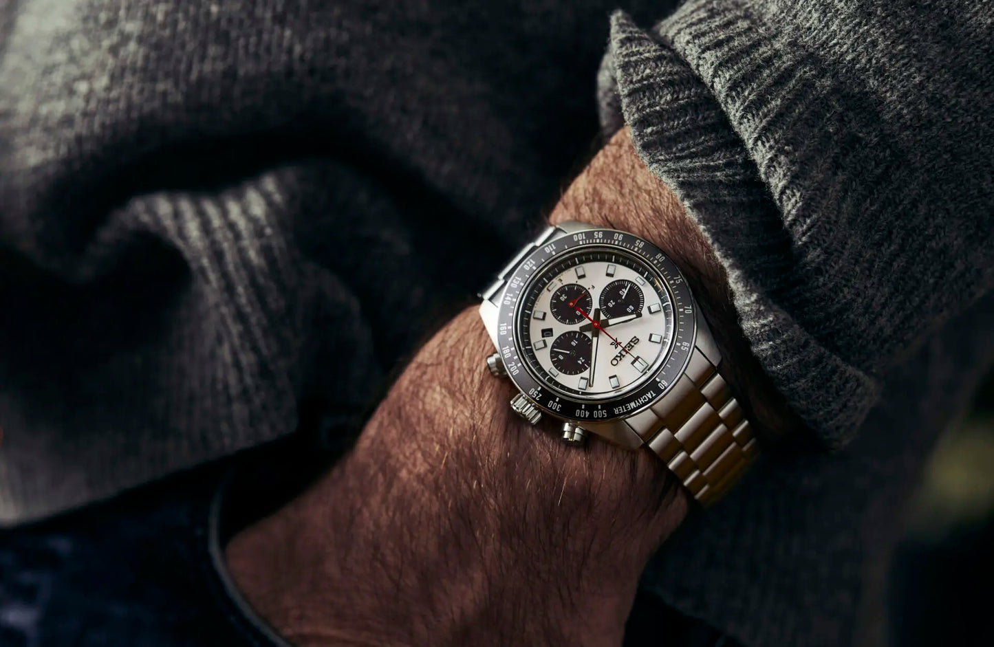 Seiko SSC911 cronografo solare acciaio cassa 41,4mm quadrante argentato vetro zaffiro bracciale acciaio codice SSC911