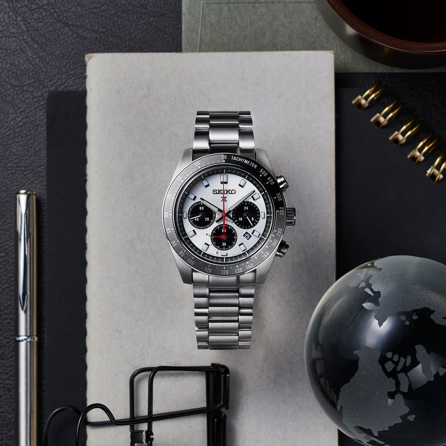 Seiko SSC911 cronografo solare acciaio cassa 41,4mm quadrante argentato vetro zaffiro bracciale acciaio codice SSC911