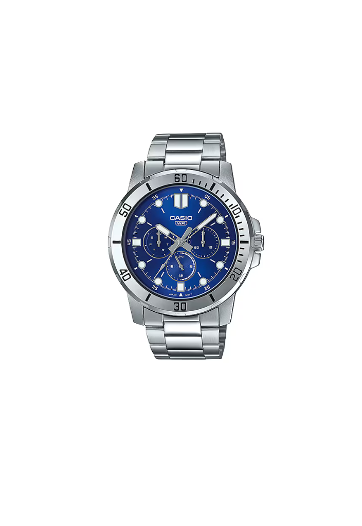 Orologio Casio MTP-VD300D-2EUDF con quadrante blu e bracciale in acciaio, vista frontale
Dettaglio del quadrante blu con sotto-quadranti giorno, data e 24 ore – Casio MTP-VD300D-2EUDF
Vista laterale della cassa in acciaio inox da 45 mm dell’orologio Casio MTP-VD300D-2EUDF
Orologio da uomo Casio MTP-VD300D-2EUDF con stile elegante e design multifunzione