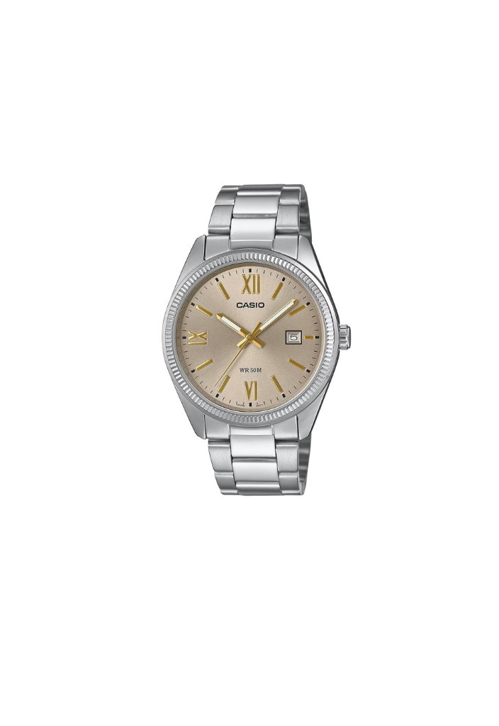 Casio MTP-1302DD-9A – Eleganza quotidiana in stile champagne
Un mix perfetto di raffinatezza e funzionalità essenziali. Il Casio MTP-1302DD-9A si distingue per la sua cassa in acciaio da 44 mm e il quadrante color champagne, che dona luce e carattere a ogni outfit. Le linee sobrie e il design classico lo rendono adatto sia al lavoro che al tempo libero.
Caratteristiche principali:
Quadrante champagne: Toni caldi e finitura metallica per un look raffinato.
Cassa in acciaio da 44 mm: Robusta e ben proporzi