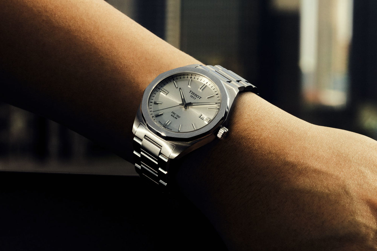 Tissot PRC 100 Solar T151.422.11.031.00 – Orologio uomo 39mm quarzo Swiss Made con quadrante argentato, cassa acciaio e vetro zaffiro antigraffio.