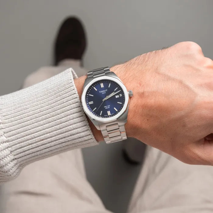 Tissot PRC 100 Solar T151.422.11.041.00 – Orologio uomo 39mm quarzo Swiss Made con quadrante blu, cassa acciaio e vetro zaffiro antigraffio.