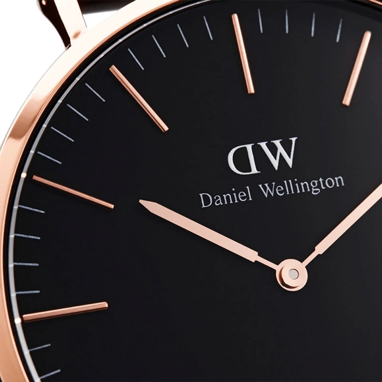 Daniel Wellington DW 40mm minimal rose gold color