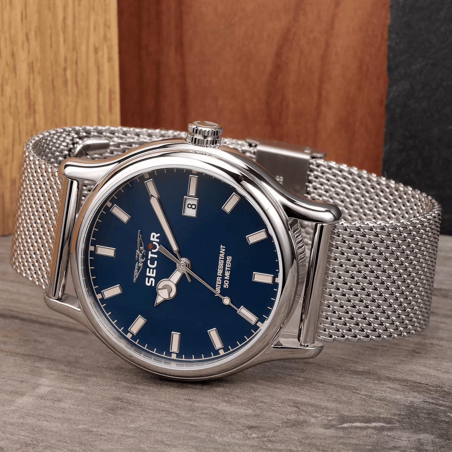 Sector 660 R32 – Watch with Silver Case and Milanese Mesh Strap
