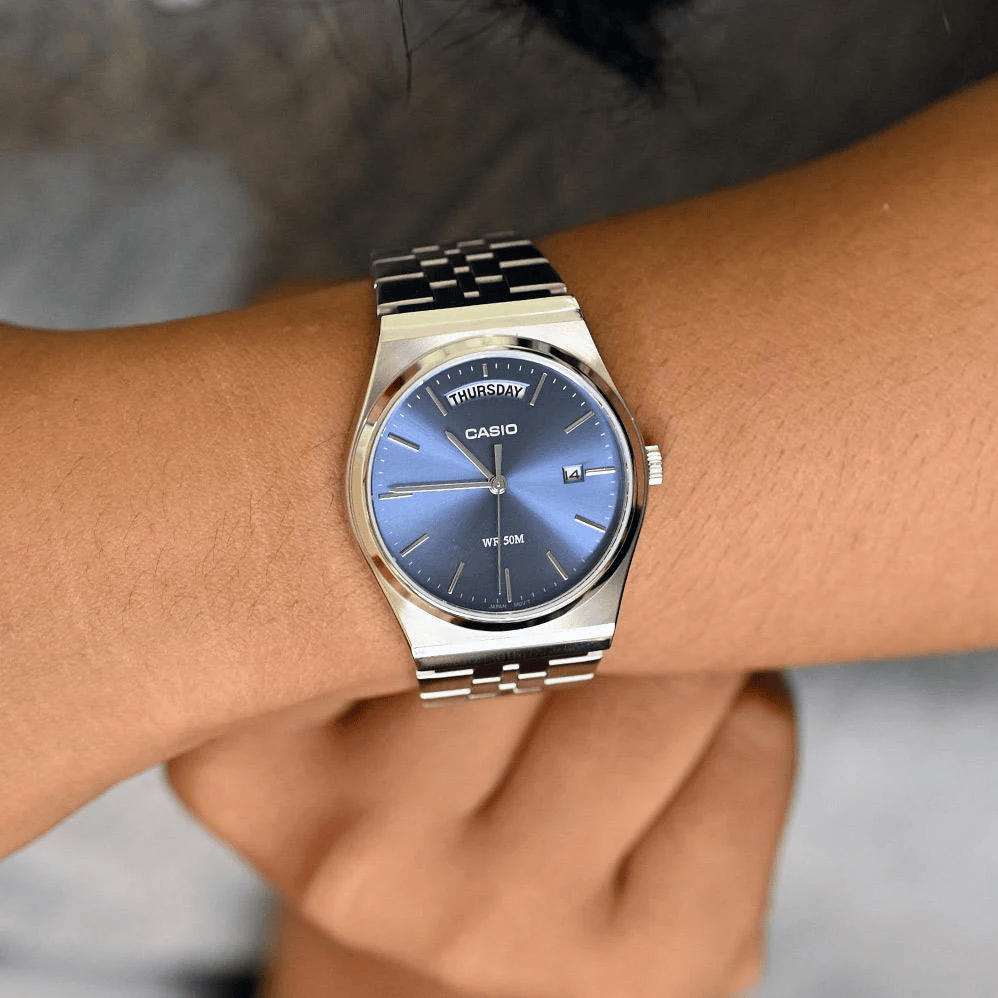 Casio MTP-B146D-2AV daydate in acciaio 35mm