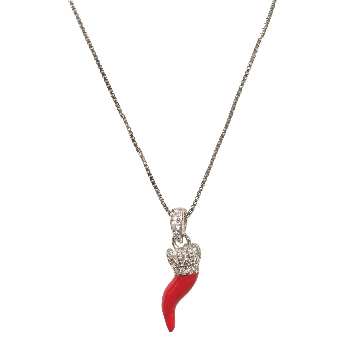 Collana in argento con pendente a forma di peperoncino rosso, design estivo elegante, gioiello raffinato da donna, collana con ciondolo portafortuna, accessorio moda mare, stile mediterraneo, collana argento 925 con charm peperoncino, gioiello artigianale, idea regalo originale, collana leggera per l’estate, bijou argento con dettaglio rosso brillante.

