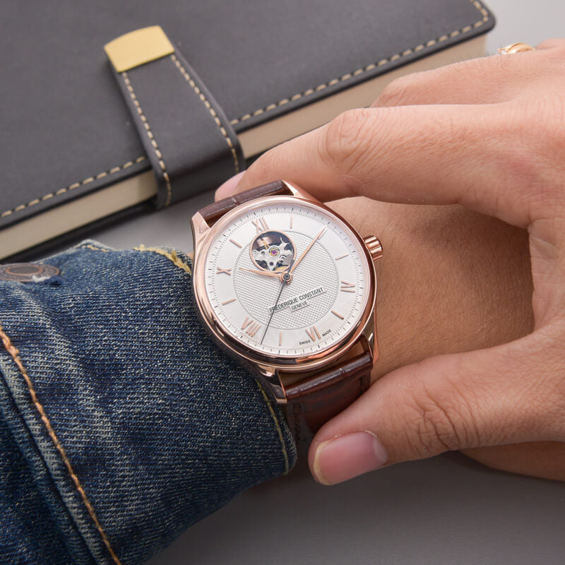 Frederique Constant Classics Heart Beat Automatic FC-310MV5B4 – Orologio automatico 40mm, acciaio oro rosa, quadrante guilloché Clous de Paris, apertura Heart Beat.