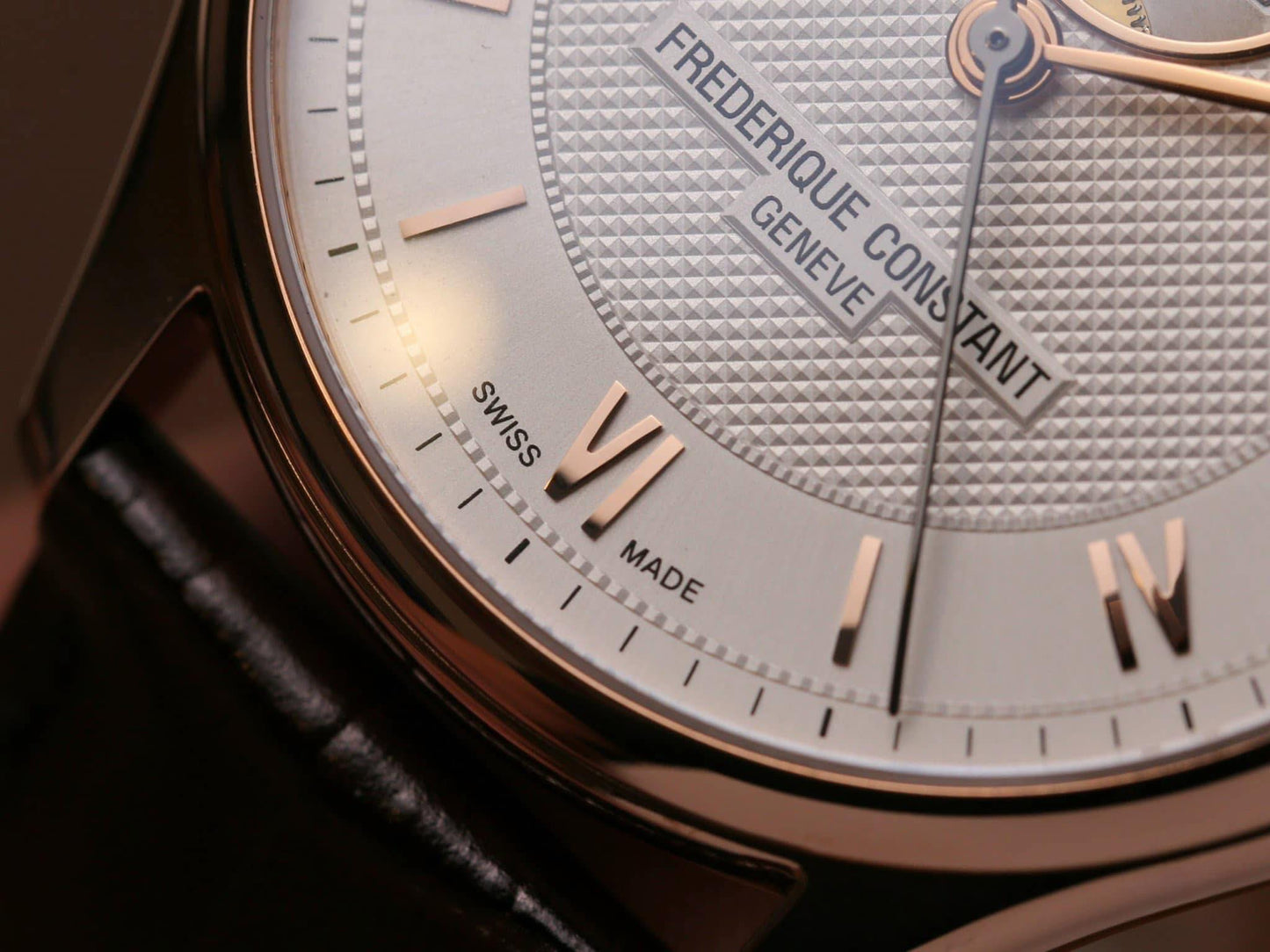 Frederique Constant Classics Heart Beat Automatic FC-310MV5B4 – Orologio automatico 40mm, acciaio oro rosa, quadrante guilloché Clous de Paris, apertura Heart Beat.
