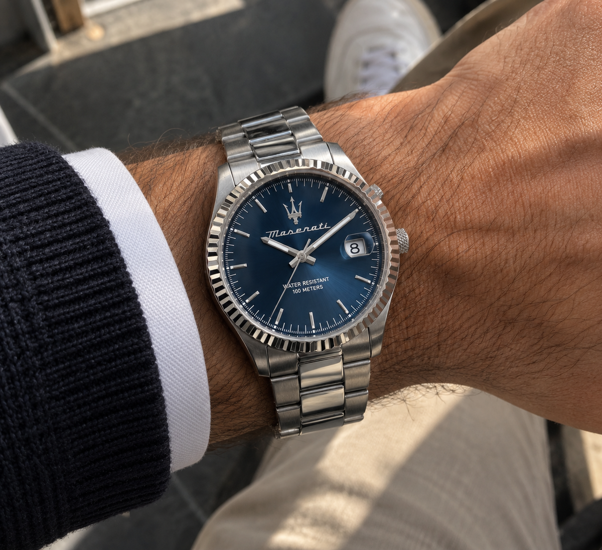 Maserati Competizione R8853100029 orologio uomo 43 mm con quadrante blu, cassa in acciaio satinato e bracciale argentato.