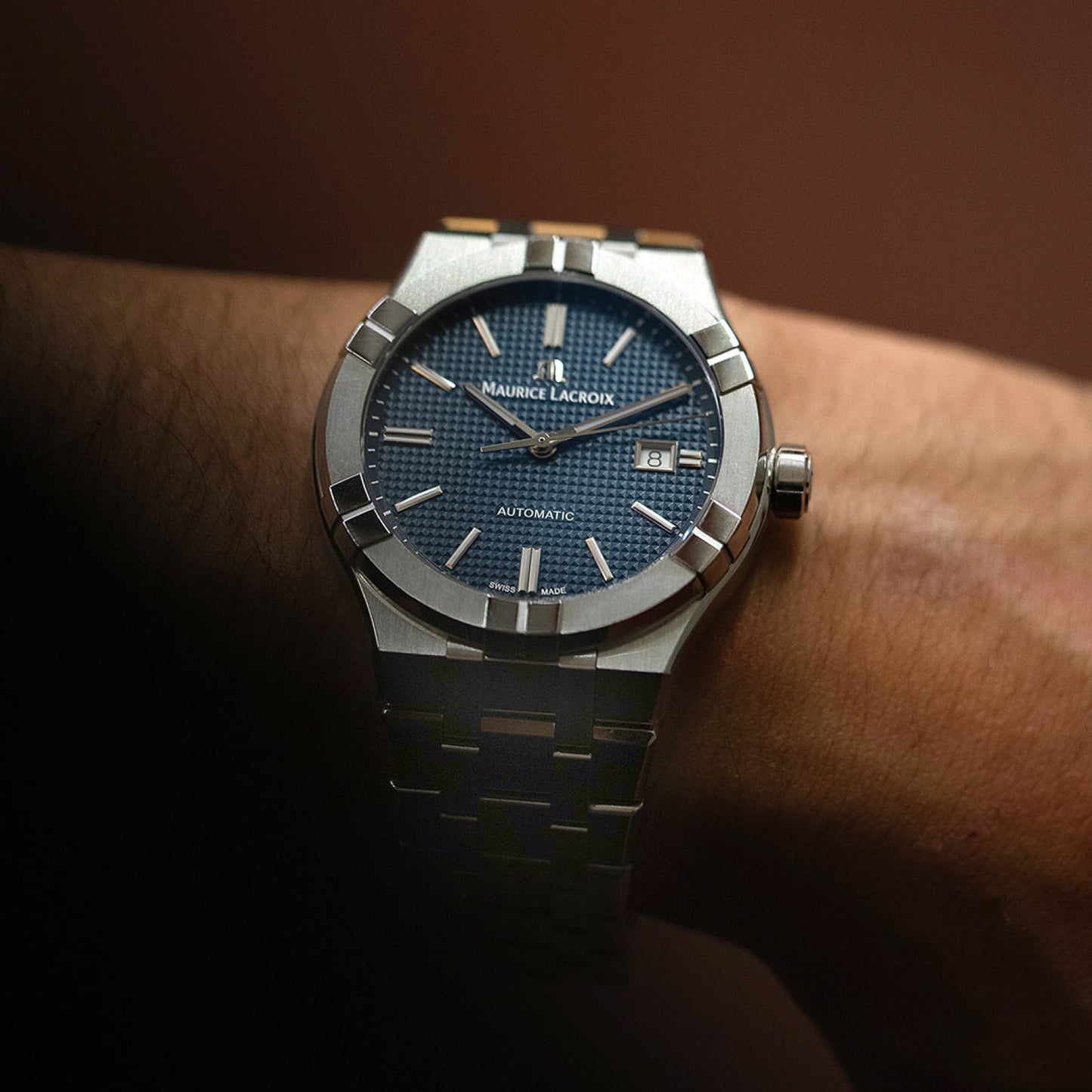 Maurice Lacroix AIKON Automatic Date 42mm quadrante blu acciaio automatico Swiss Made AI6008-SS002-330-1.