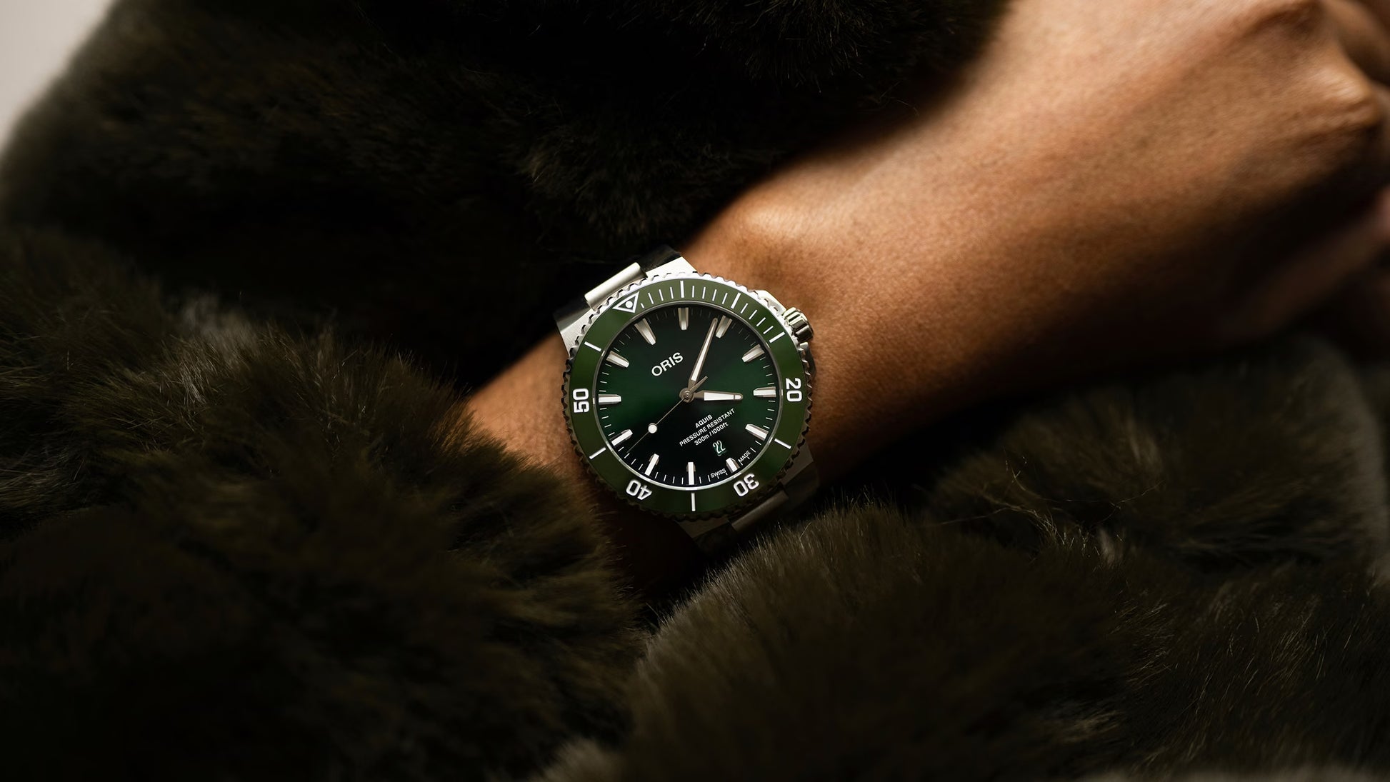 Oris Aquis Date Automatic Swiss Made Verde 43.5mm – 01 733 7789 4157-07 8 23 04PEB orologio uomo acciaio quadrante verde zaffiro movimento automatico