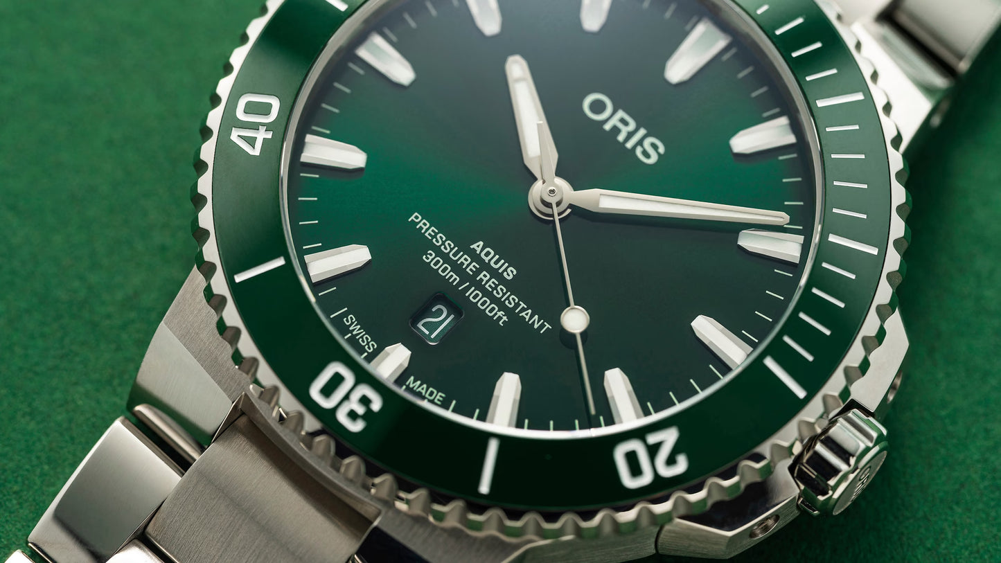 Oris Aquis Date Automatic Swiss Made Verde 43.5mm – 01 733 7789 4157-07 8 23 04PEB orologio uomo acciaio quadrante verde zaffiro movimento automatico
