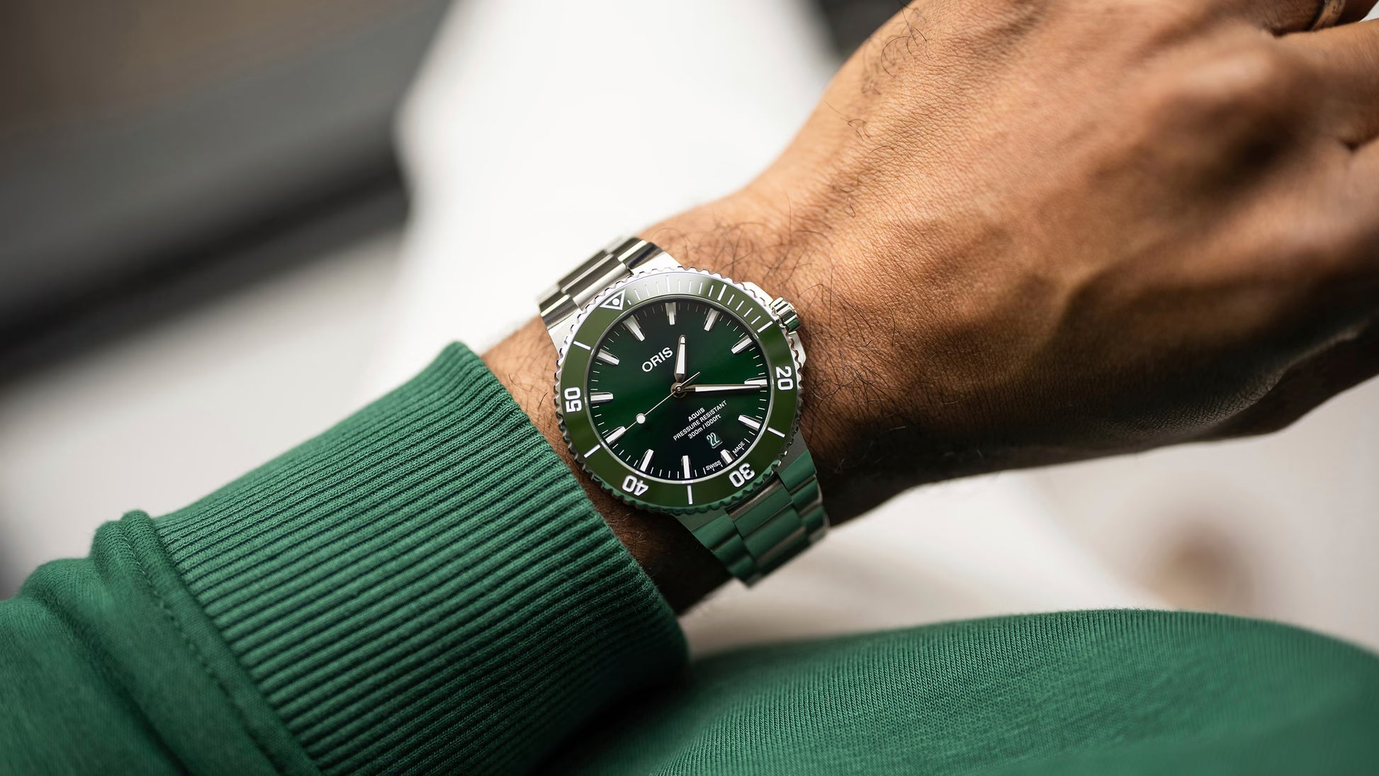 Oris Aquis Date Automatic Swiss Made Verde 43.5mm – 01 733 7789 4157-07 8 23 04PEB orologio uomo acciaio quadrante verde zaffiro movimento automatico