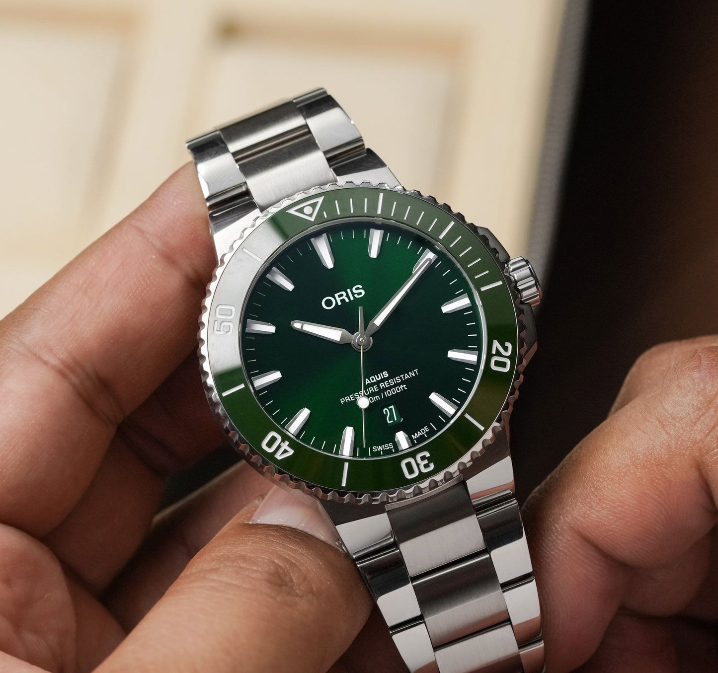 Oris Aquis Date Automatic Swiss Made Verde 43.5mm – 01 733 7789 4157-07 8 23 04PEB orologio uomo acciaio quadrante verde zaffiro movimento automatico