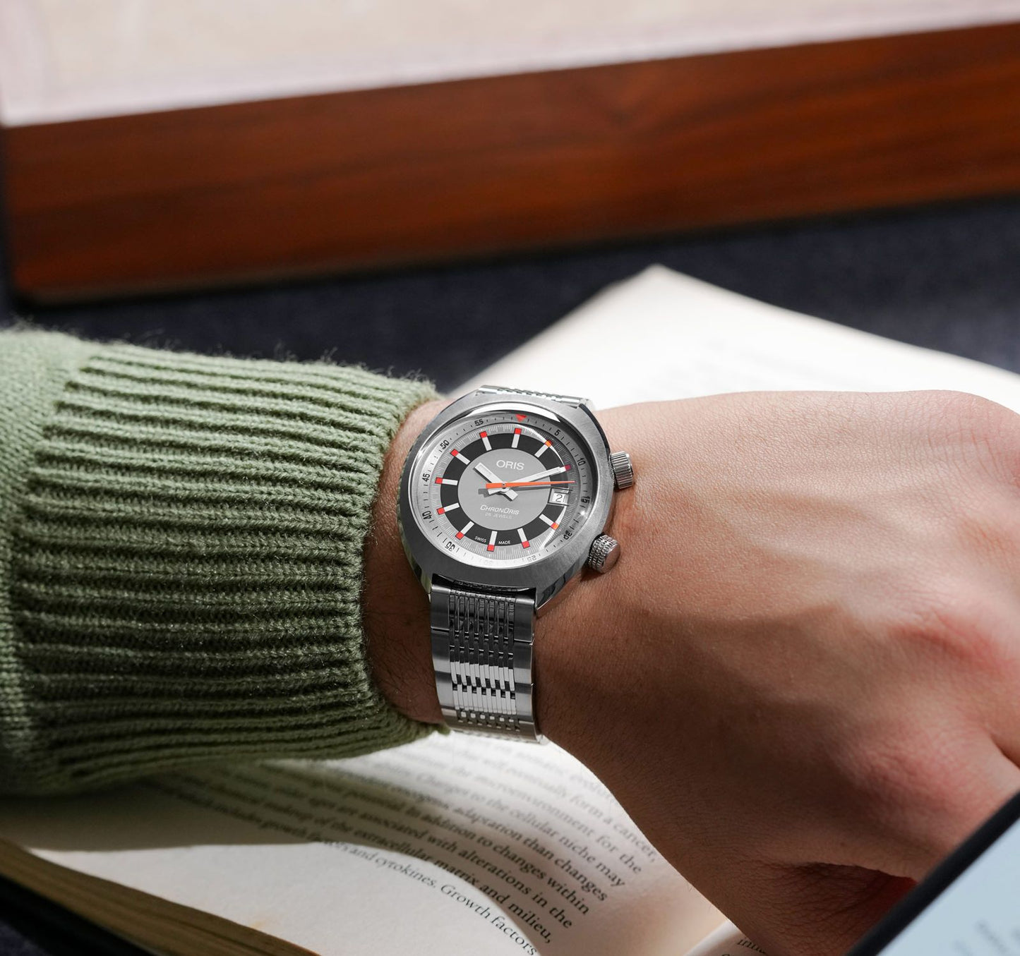 Oris Chronoris Date automatico 39mm acciaio quadrante grigio dettagli rossi ref 01 733 7737 4053-07 8 19 01 Swiss Made