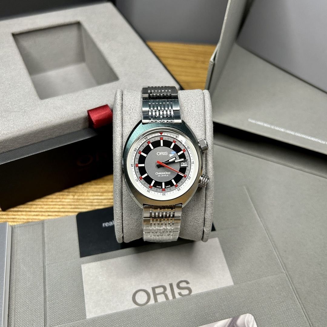 Oris Chronoris Date automatico 39mm acciaio quadrante grigio dettagli rossi ref 01 733 7737 4053-07 8 19 01 Swiss Made