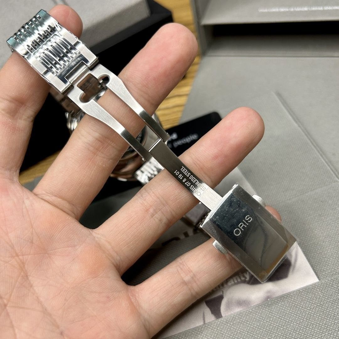 Oris Chronoris Date automatico 39mm acciaio quadrante nero ref 01 733 7737 4054-07 8 19 01 Swiss Made