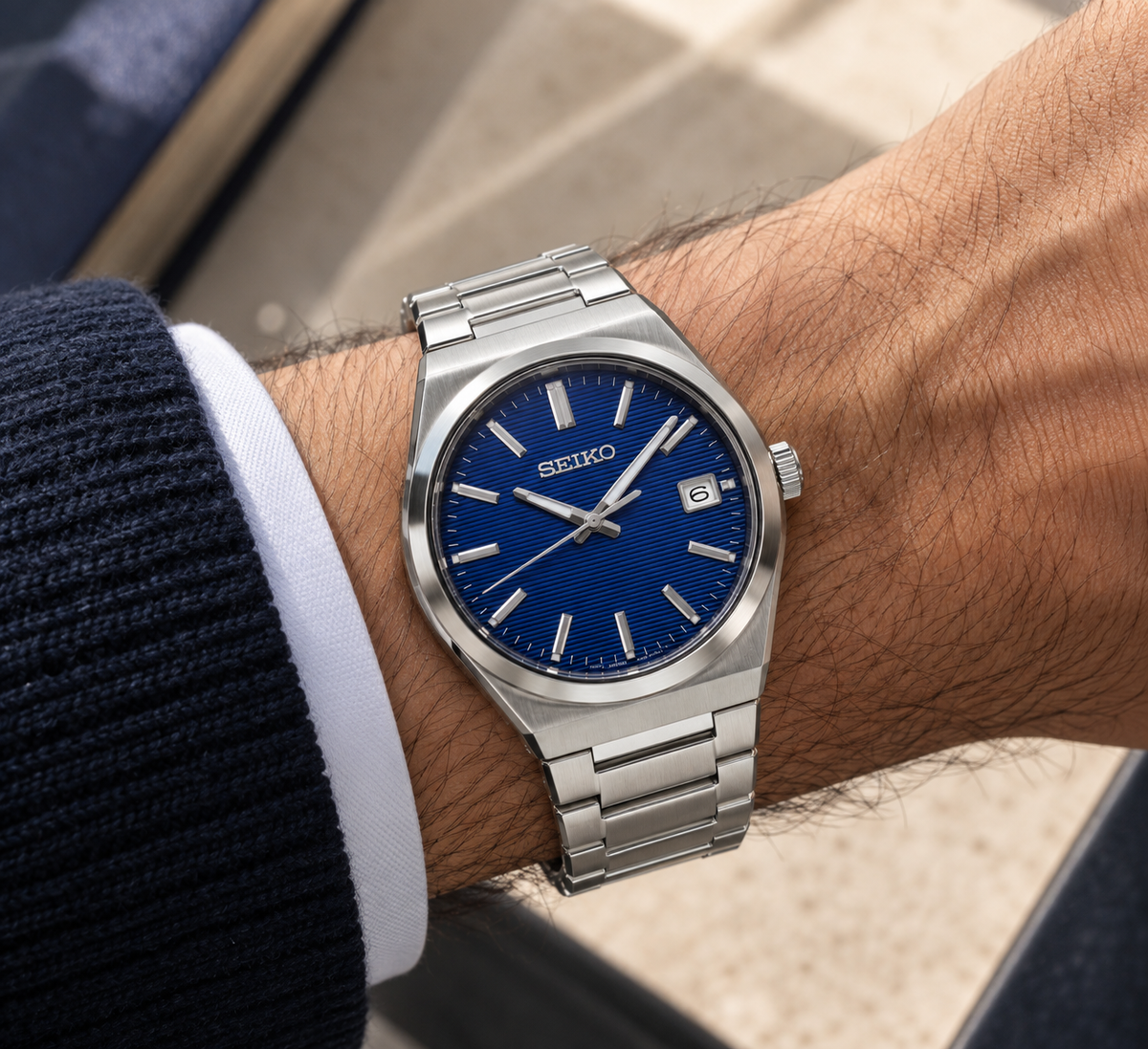 Seiko SUR555P1 Classic 38,5 mm – Quarzo, Quadrante Blu Scuro