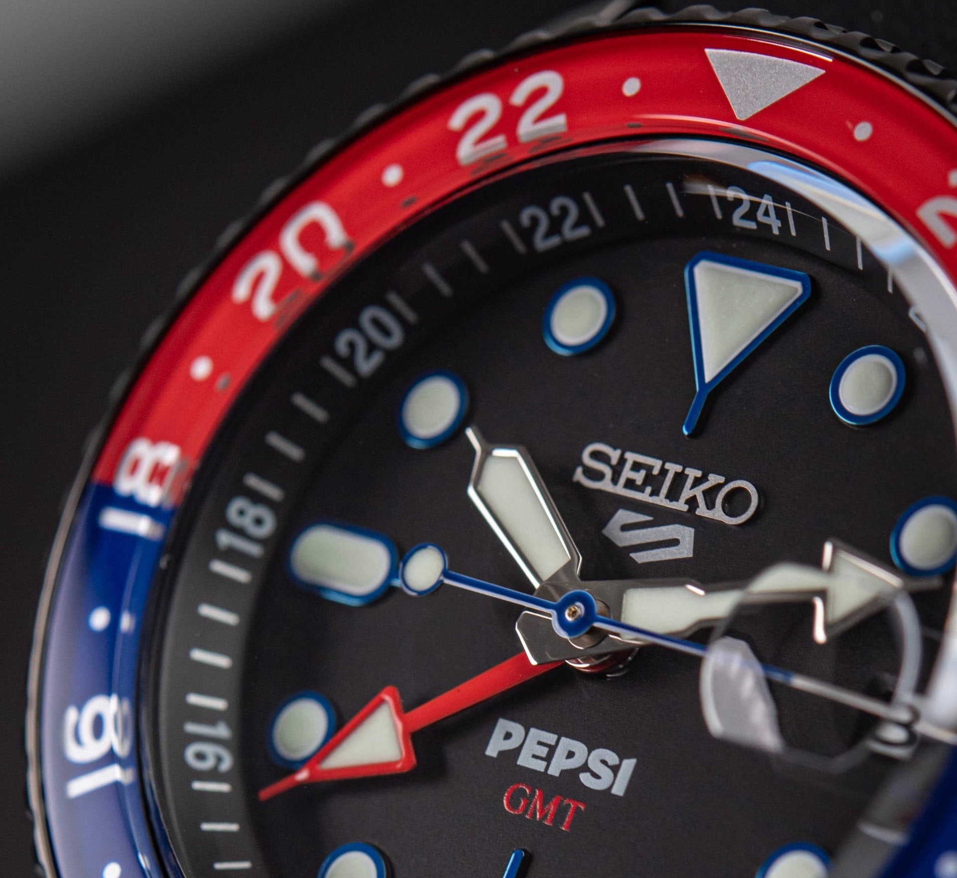 Seiko 5 Sports GMT Pepsi Limited Edition SSK047K1 orologio automatico uomo quadrante nero lunetta Pepsi rossa blu calibro 4R34 cassa acciaio 42,5 mm