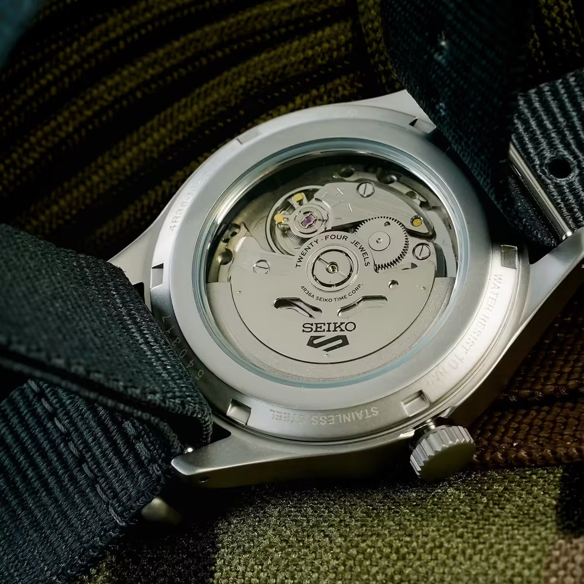 Seiko 5 Sports Automatico Quadrante Grigio 39.4mm Stile Khaki Field SRPG31K