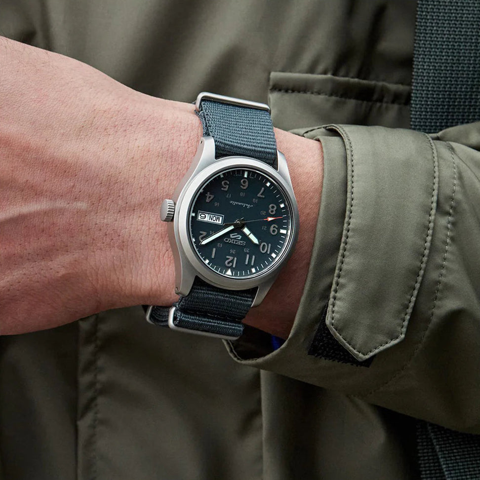 Seiko 5 Sports Automatico Quadrante Grigio 39.4mm Stile Khaki Field SRPG31K