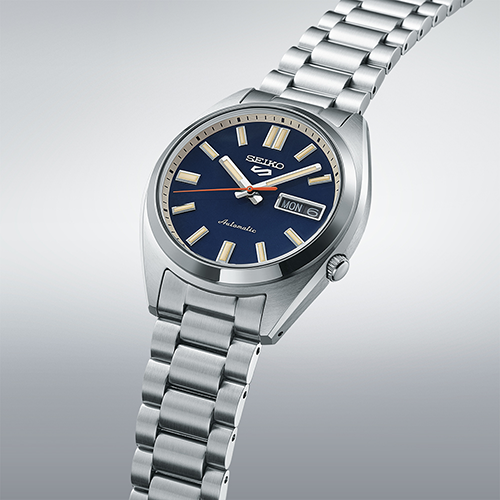 Seiko 5 Sports SRPK87 orologio uomo automatico con quadrante blu, cassa acciaio 37,4 mm e bracciale in acciaio.