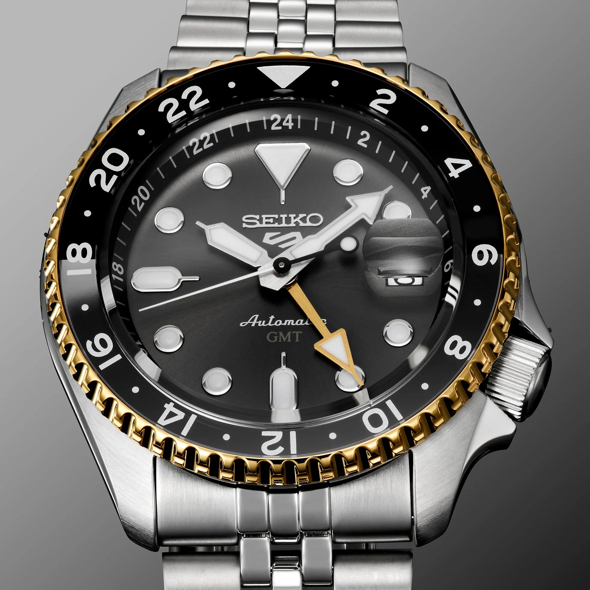 Seiko 5 Sports SSK021 Automatico GMT 42,5mm quadrante charcoal grigio cassa acciaio bicolore calibro 4R34 bracciale acciaio