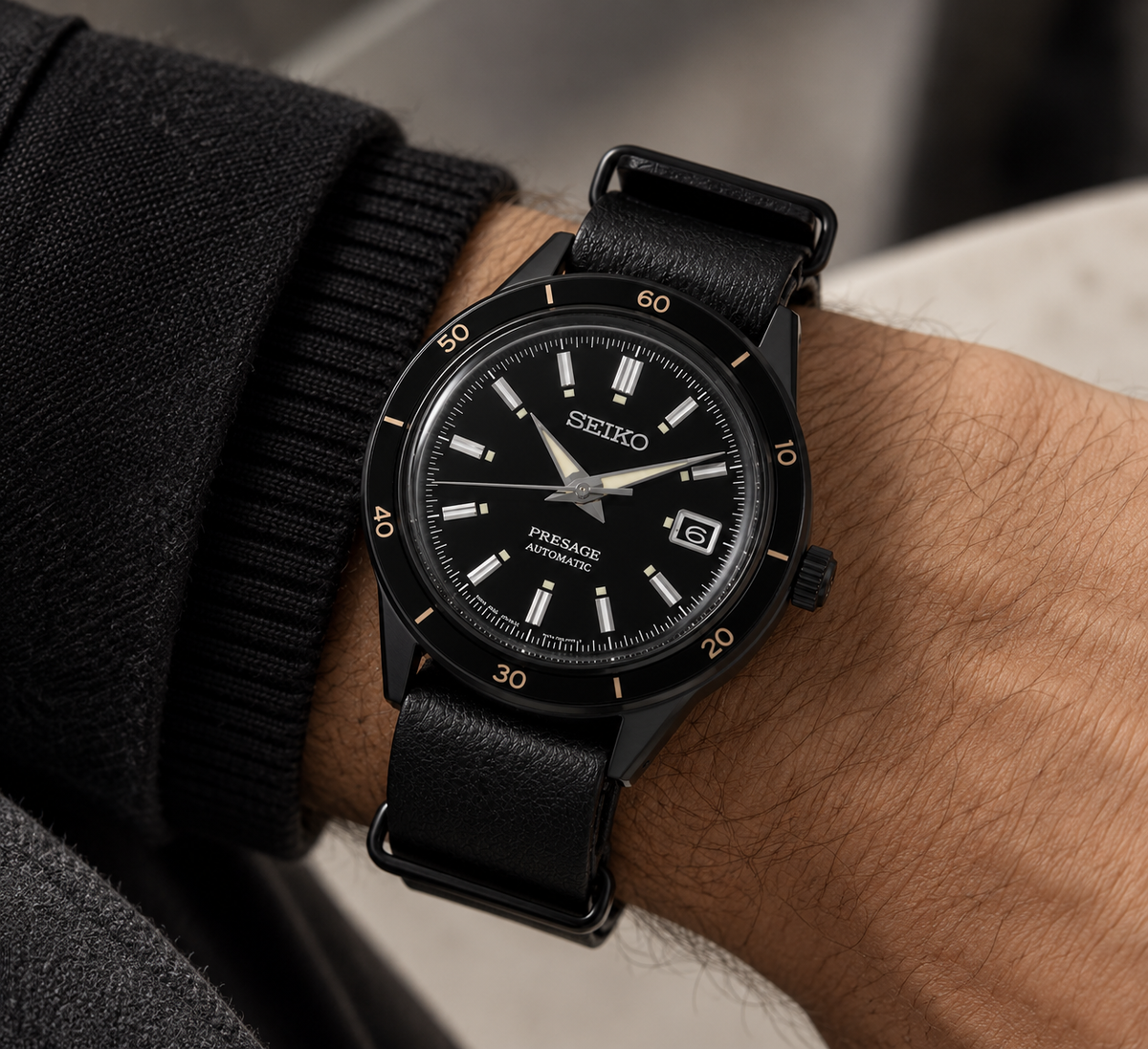 Seiko Presage Style 60's SRPH95J1 automatico 40,8 mm con quadrante nero, cassa PVD nera e cinturino in pelle nera.