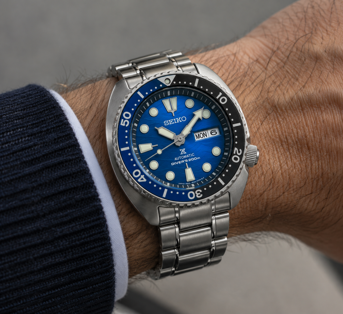Seiko_SRPD21J1_Prospex_Turtle_Save_the_Ocean_automatico_con_quadrante_blu_lunetta_blu_e_nera_e_bracciale_in_acciaio