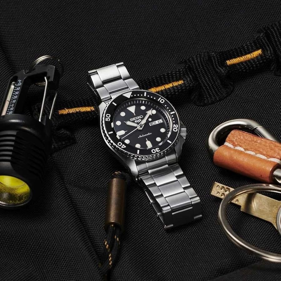 Seiko 5 Sports SRPD55K1 – Automatico, quadrante nero, cassa 42,5mm in acciaio, lunetta nera, movimento 4R36

