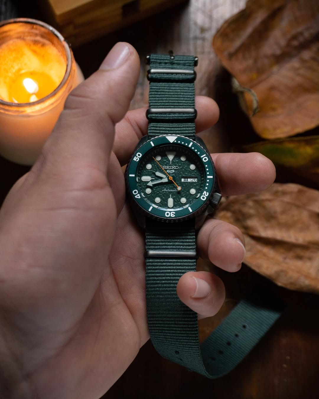 Seiko SRPD77K1 automatico verde acciaio 42,5mm quadrante sunburst day date calibro 4R36