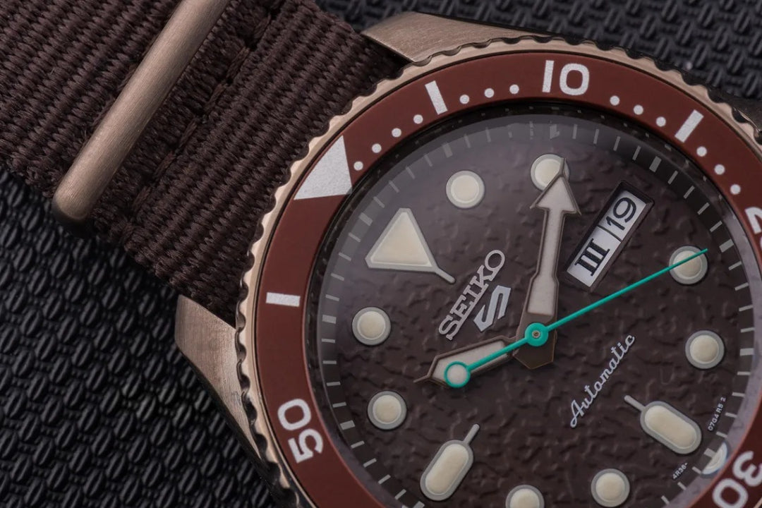 Seiko SRPD85K1 automatico marrone hard coating 42,5mm quadrante day date calibro 4R36 nylon