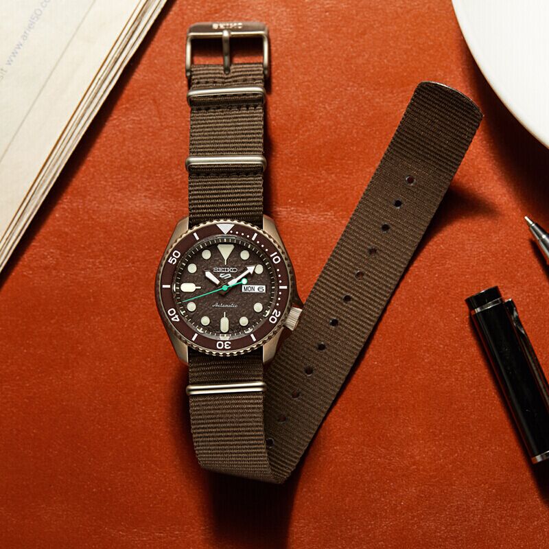 Seiko SRPD85K1 automatico marrone hard coating 42,5mm quadrante day date calibro 4R36 nylon