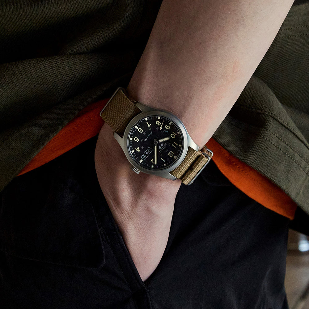 Seiko 5 Sports SRPG37K1 automatico quadrante nero 39.4mm cassa acciaio cinturino marrone pilot khaki