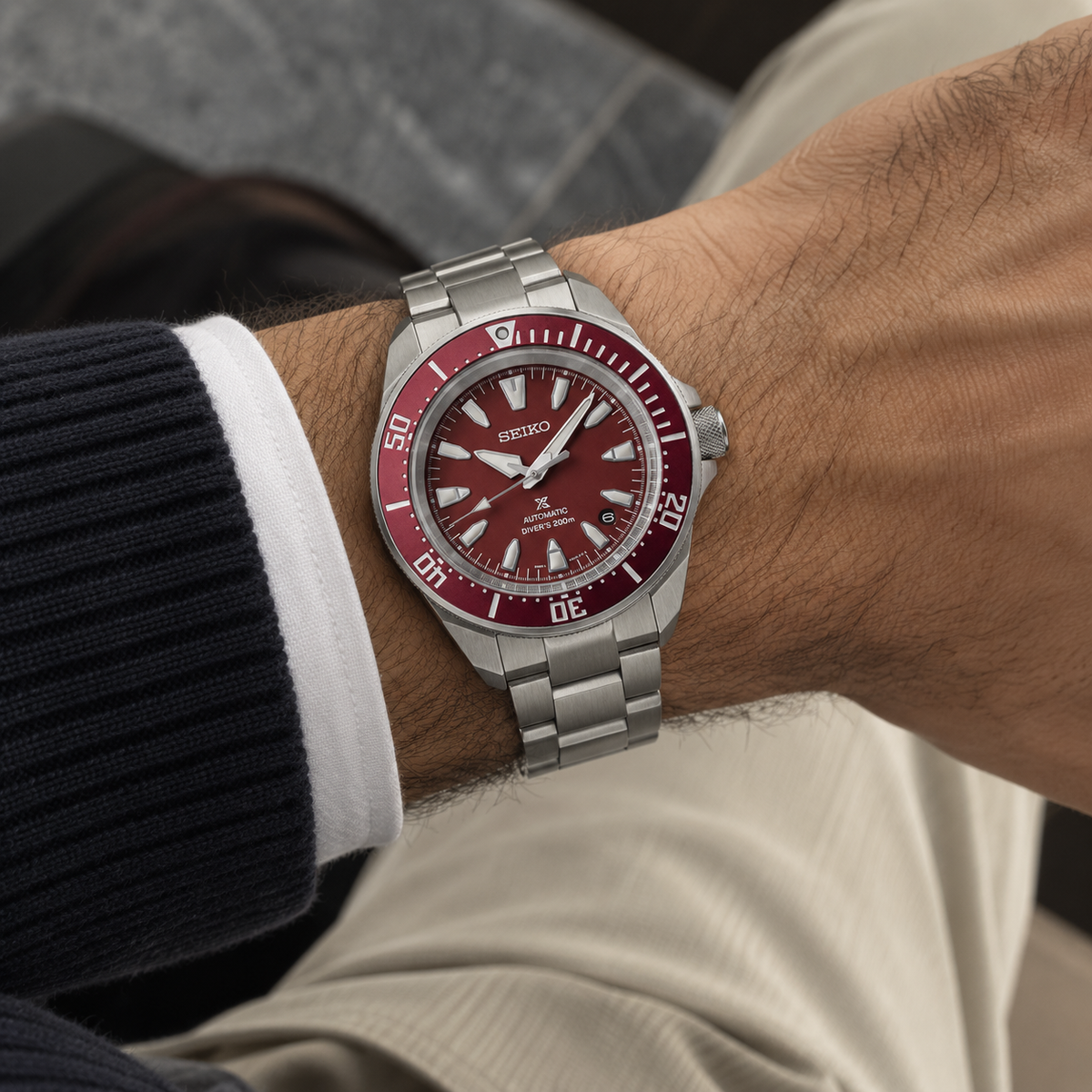 Seiko SRPL-11 Samurai automatico 41,7 mm con quadrante rosso, cassa e bracciale in acciaio.