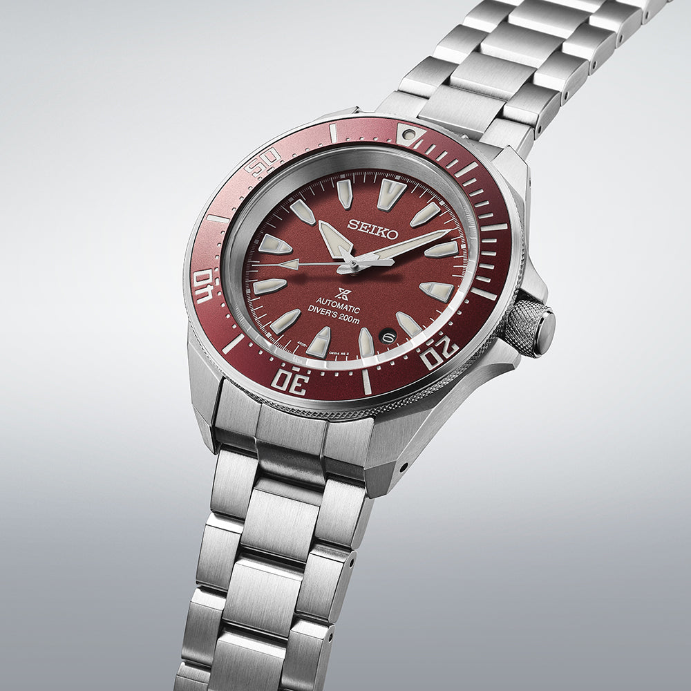 Seiko SRPL-11 Samurai automatico 41,7 mm con quadrante rosso, cassa e bracciale in acciaio.