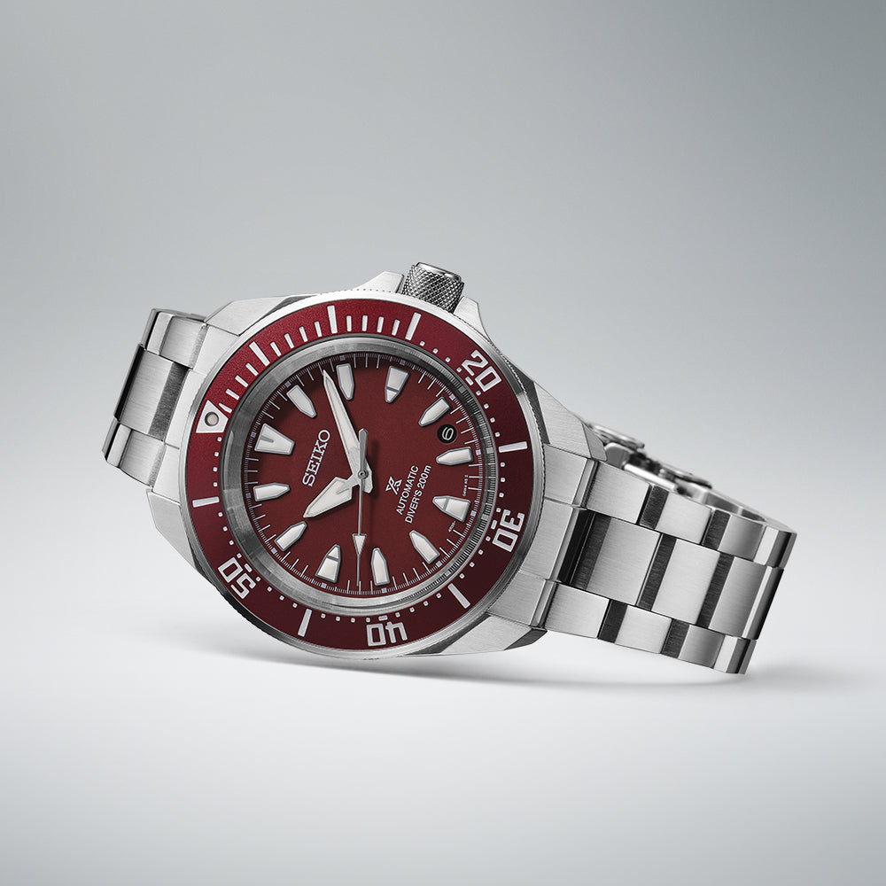Seiko SRPL-11 Samurai automatico 41,7 mm con quadrante rosso, cassa e bracciale in acciaio.