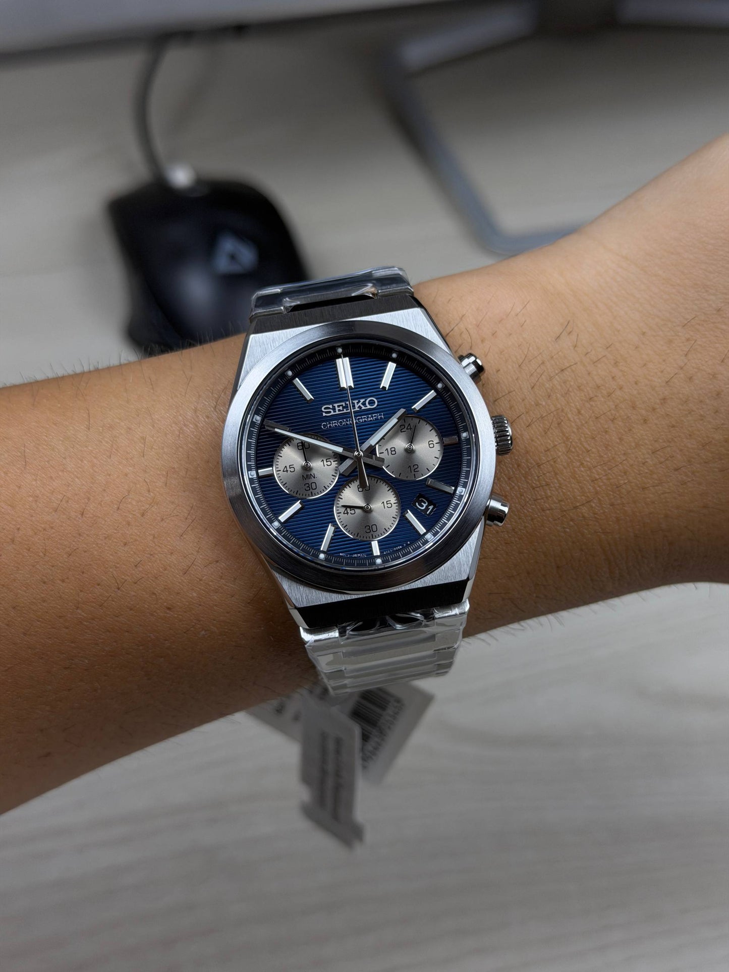 Orologio Seiko SSB453 cronografo da uomo con quadrante blu, cassa in acciaio da 40 mm, bracciale in acciaio e vetro zaffiro.