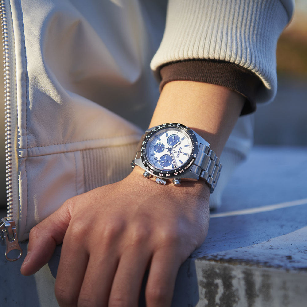 Seiko SSC813P1 cronografo solare quadrante bianco panda lunetta nera 39 mm – codice SSC813P1 – orologio uomo