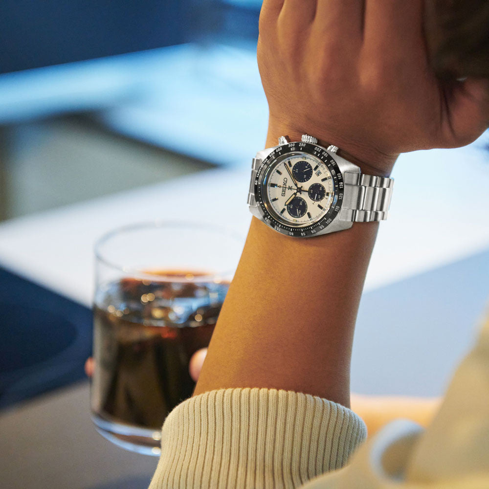 Seiko SSC813P1 cronografo solare quadrante bianco panda lunetta nera 39 mm – codice SSC813P1 – orologio uomo