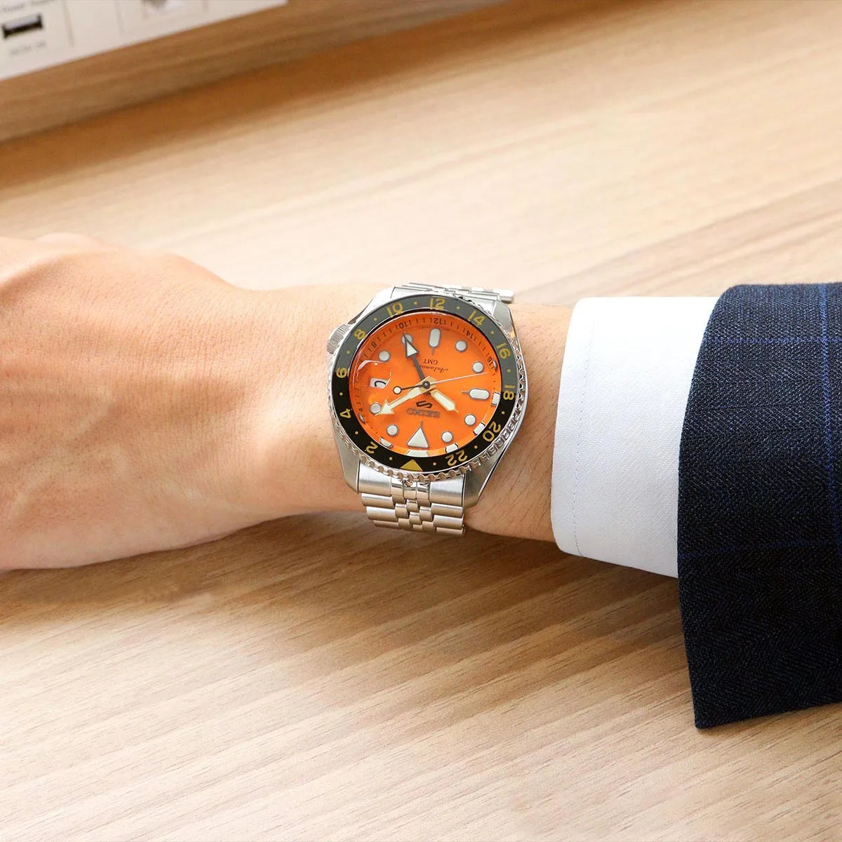 Seiko 5 Sports SSK005K1 – Orologio automatico GMT, quadrante arancione, ghiera bicolore, 42,5mm, movimento 4R34

