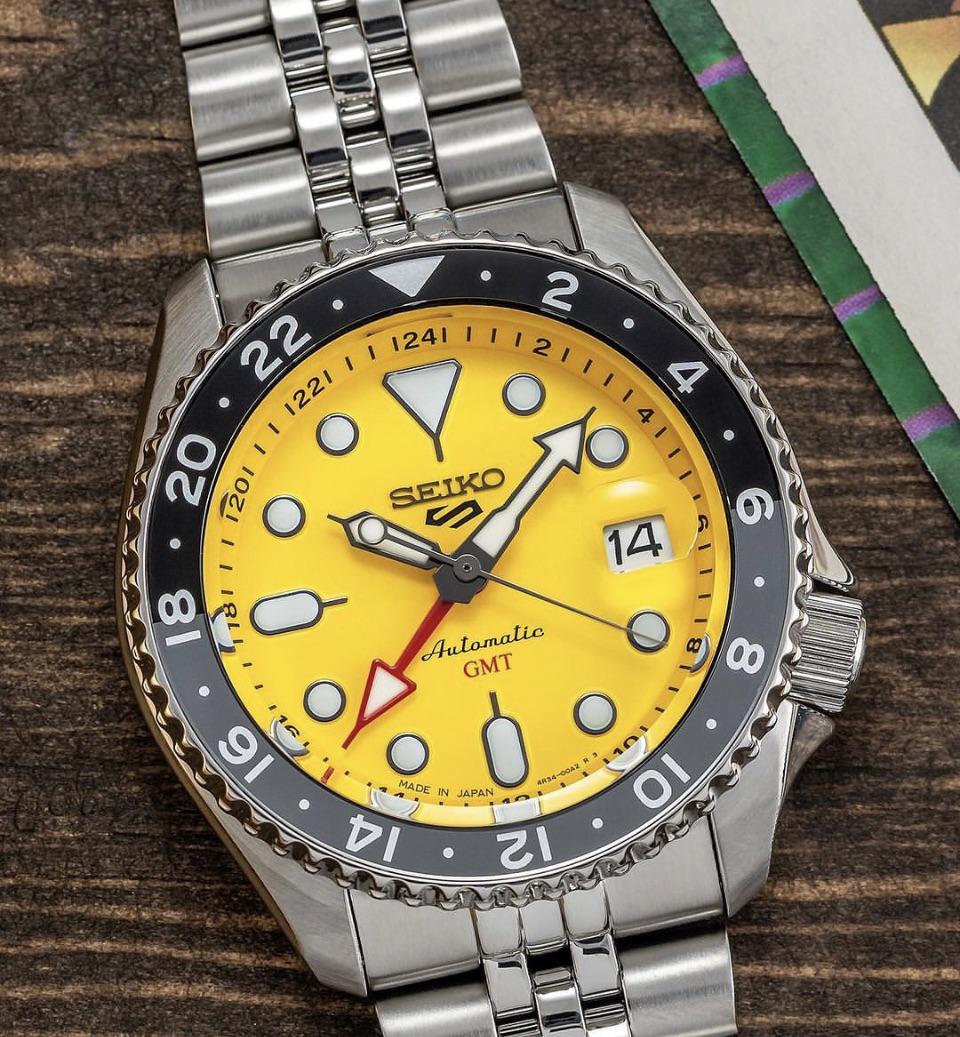 Seiko SSK017K1 automatico GMT giallo 42,5mm calibro 4R34 bracciale acciaio