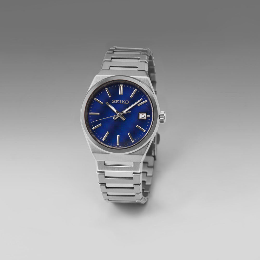 Seiko SUR555P1 Classic uomo 38,5 mm con quadrante blu scuro, cassa in acciaio, vetro zaffiro e indici LumiBrite.
